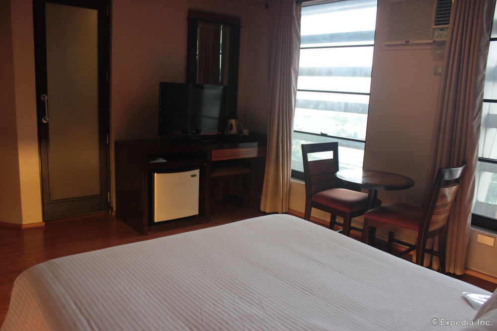 Soleste Suites Quezon City Exterior foto