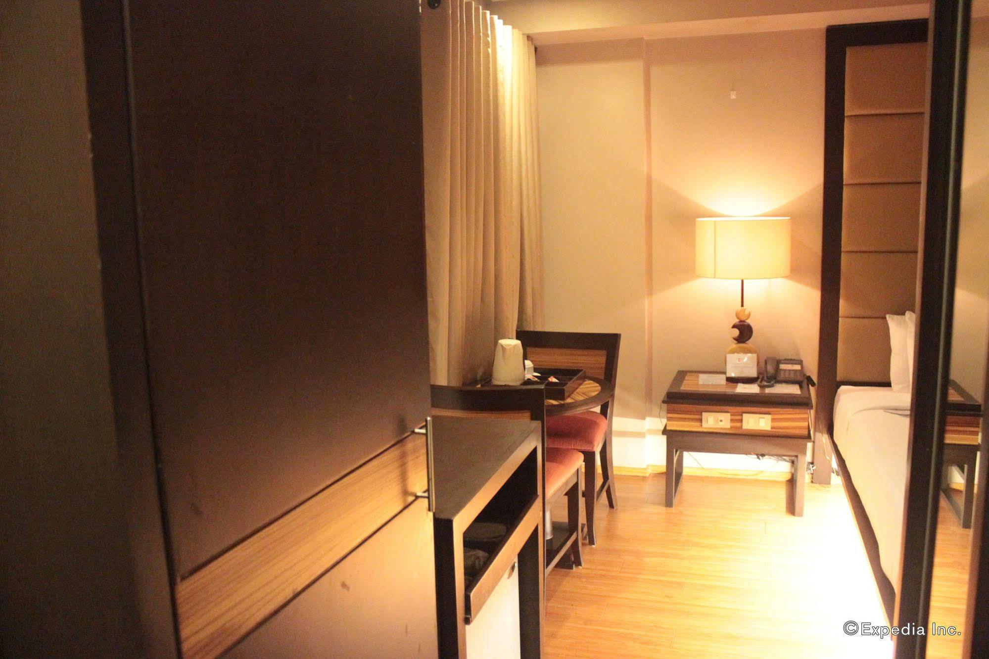 Soleste Suites Quezon City Exterior foto