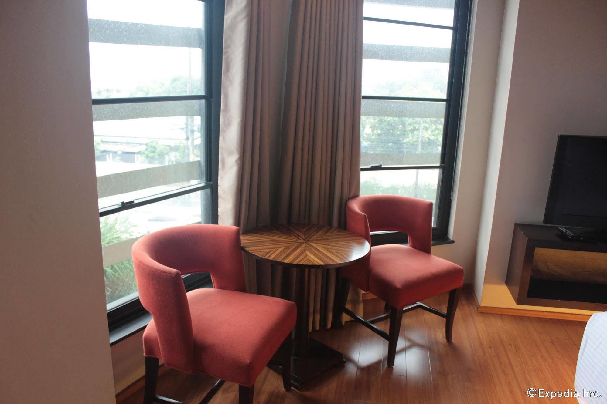 Soleste Suites Quezon City Exterior foto