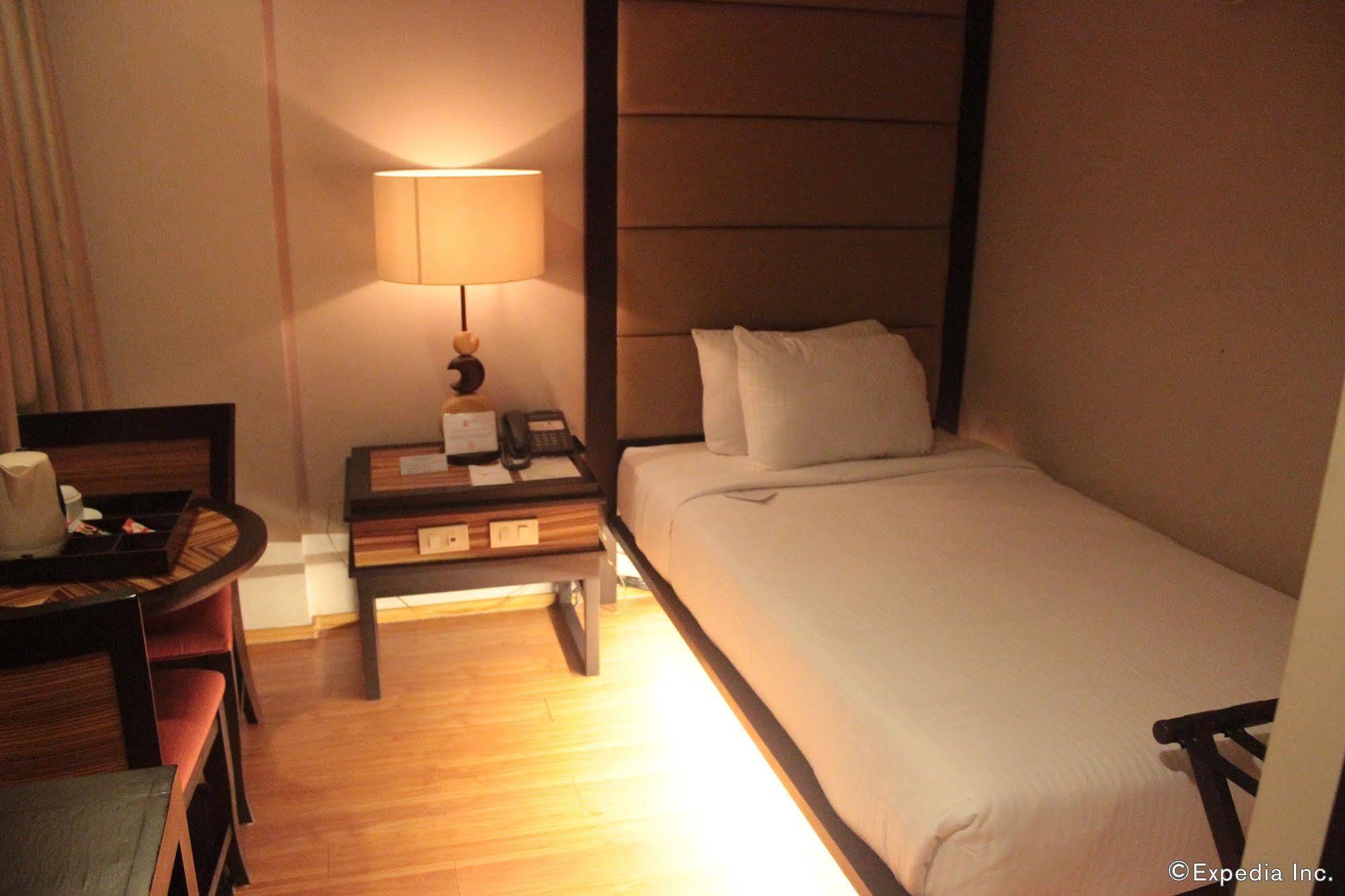 Soleste Suites Quezon City Exterior foto