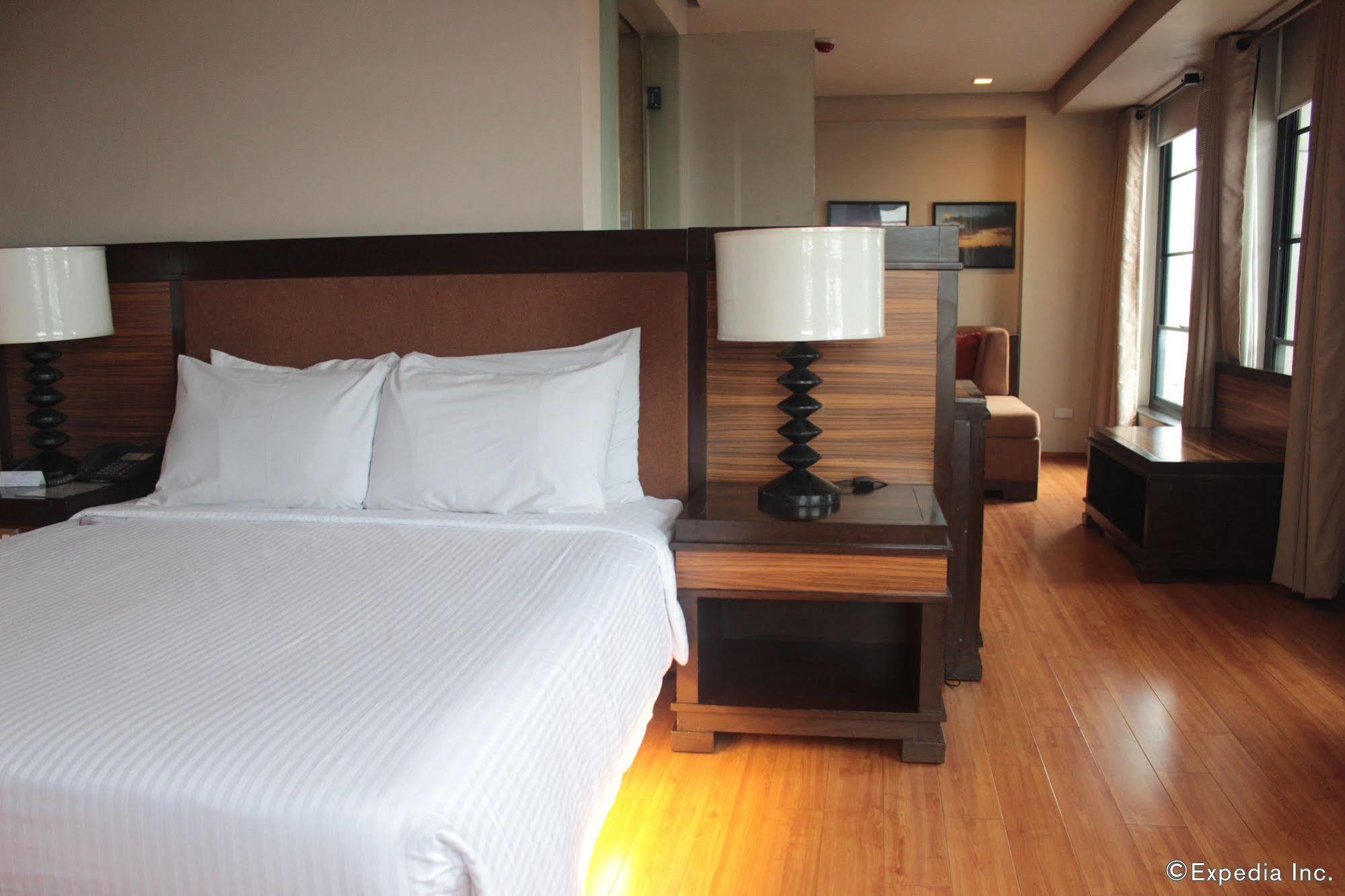 Soleste Suites Quezon City Exterior foto