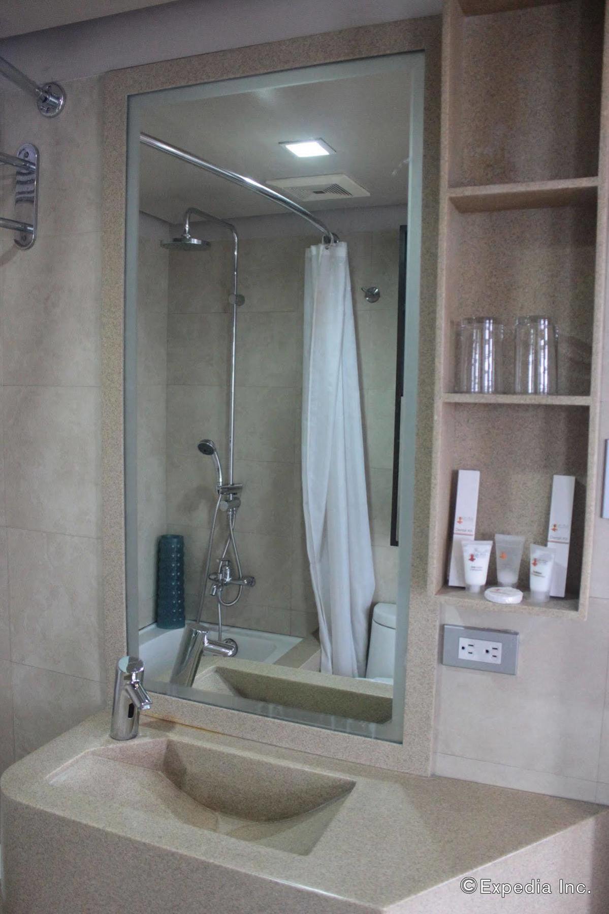 Soleste Suites Quezon City Exterior foto