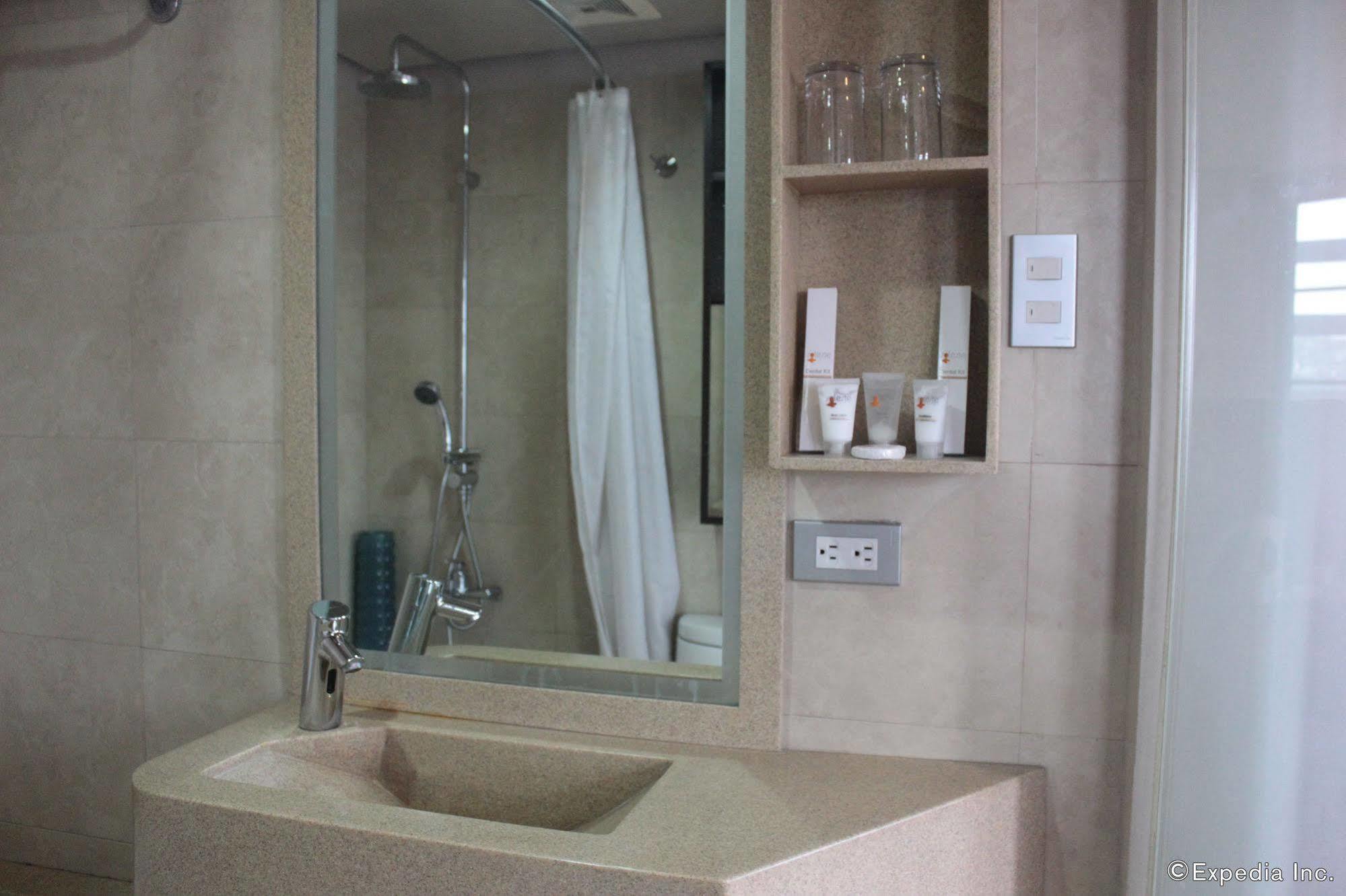 Soleste Suites Quezon City Exterior foto