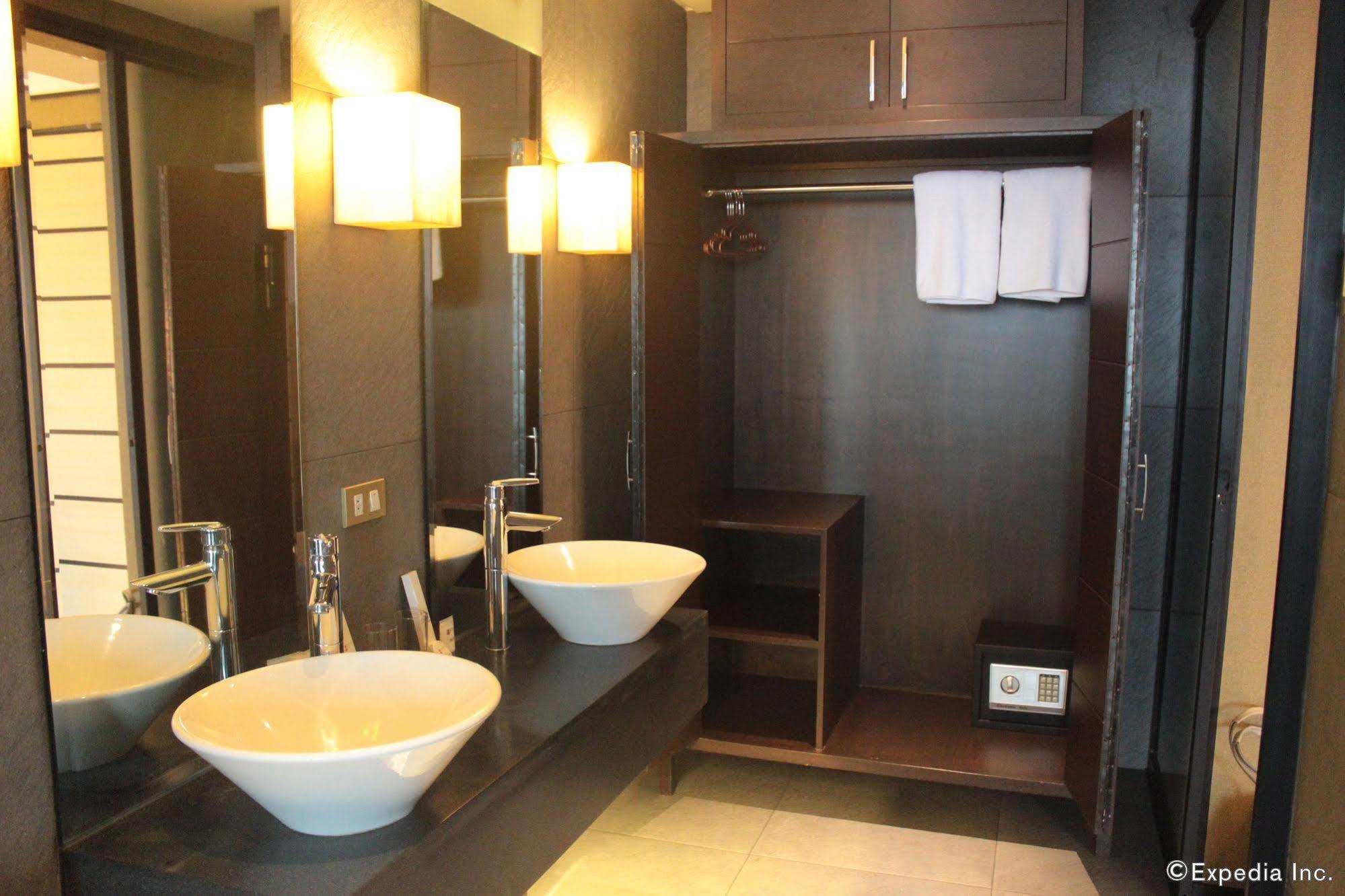 Soleste Suites Quezon City Exterior foto