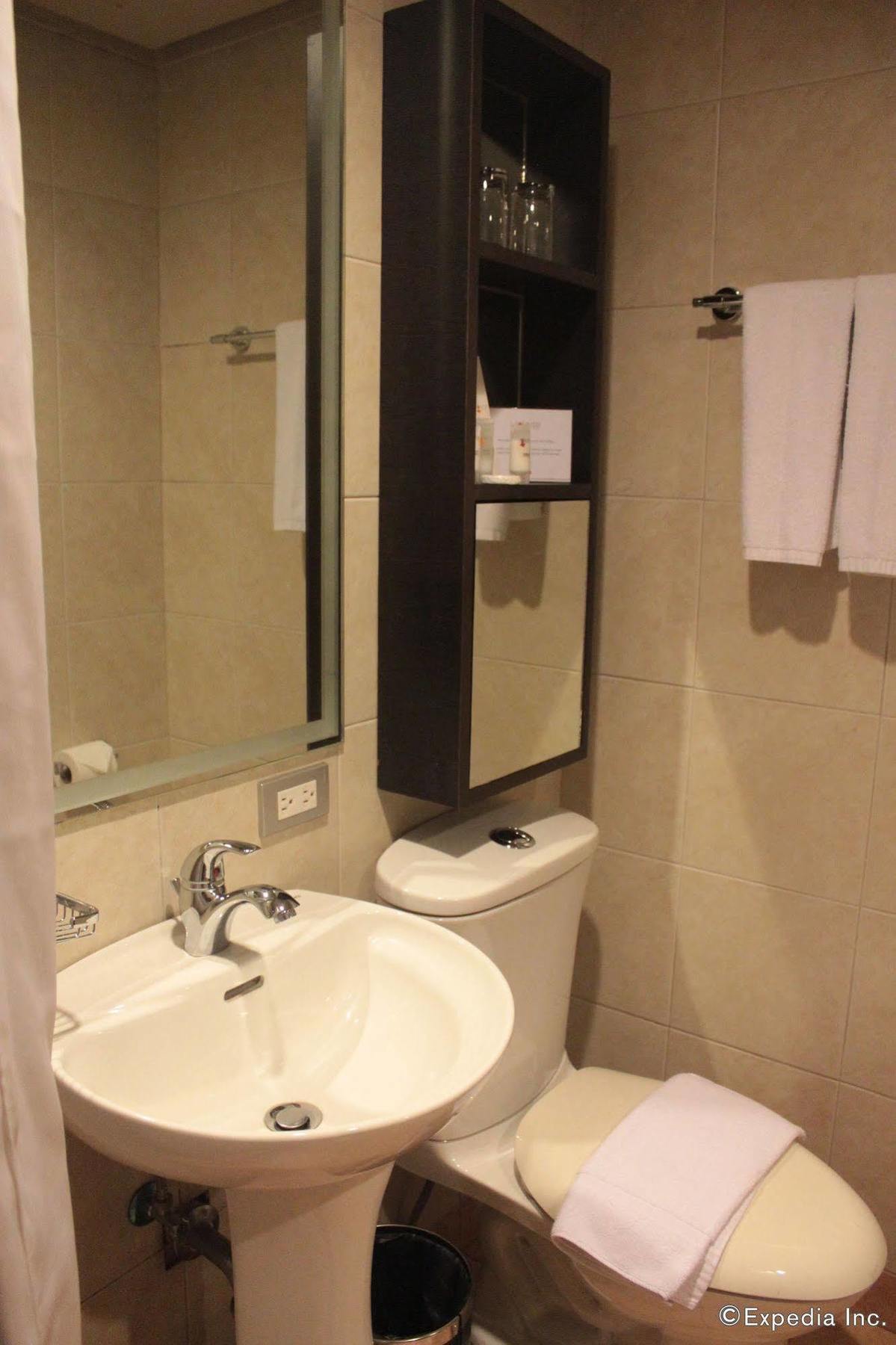 Soleste Suites Quezon City Exterior foto