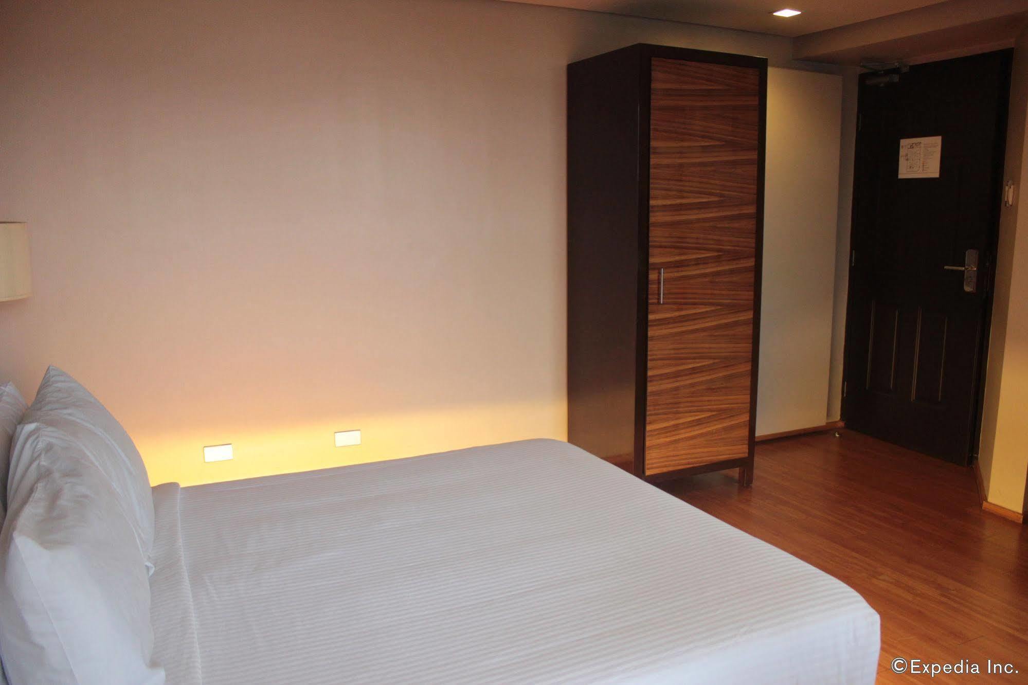 Soleste Suites Quezon City Exterior foto